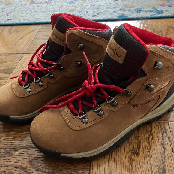 Columbia Women’s Hiking Boots 8.5 - Picture 3 of 3